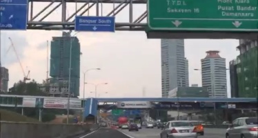 The below video shown the new access road from Federal Highway (KL- and PJ- bound) to Jalan Kerinchi and Jalan Pantai Baru (Kampung Kerinchi to Penchala Link and Sprint Highway)